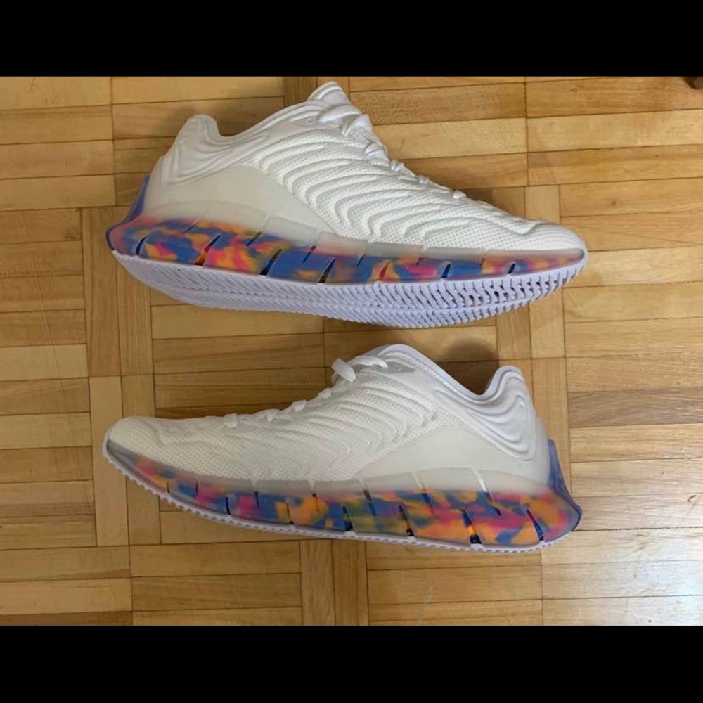 New pair of Women’s Zig Kinetica